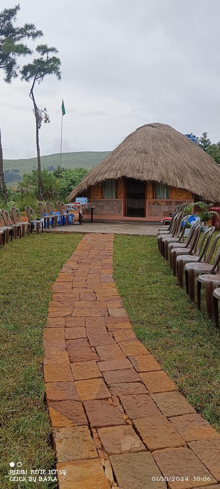 Meikha Homestay Pynursla Екстериор снимка